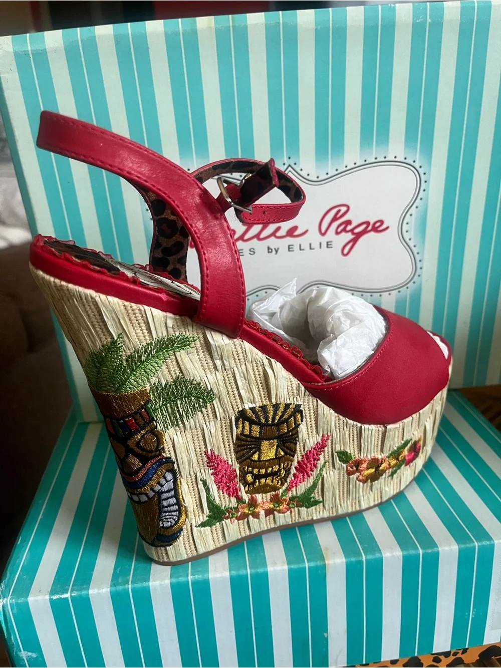 Bettie Page enchanted tiki platforms sz 9
